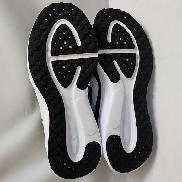 Nike Resolution 8 Running Sneakers (M Size 9) - Picture 11 of 13